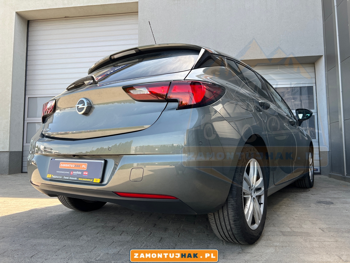 Hak holowniczy Westfalia w Oplu Astra K - wyjątkowe połączenie estetyki i praktyczności